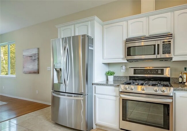 Building Photo - A Beautiful 3-bedroom 2 bath Birch Bay Village! Short term lease available.