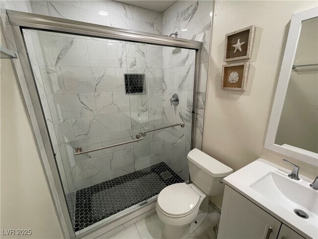 Building Photo - 5005 Celebrity Cir