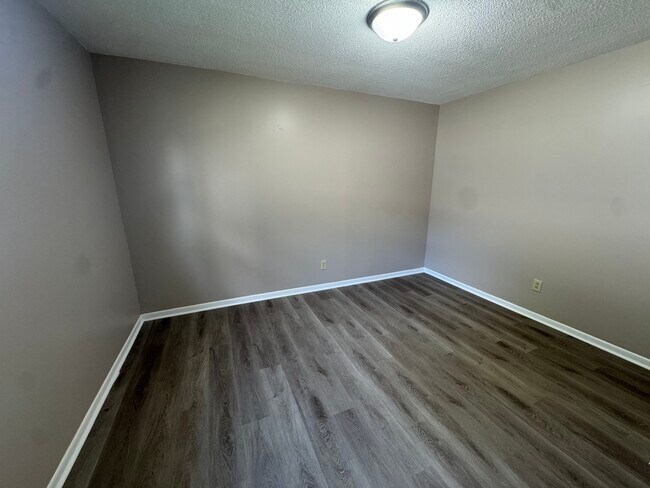 Building Photo - 1218 E Broadway