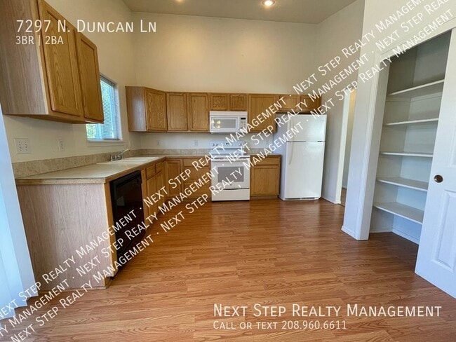 Building Photo - 3 Bed 2 Bath - NO SECURITY DEPOSIT REQUIRED!
