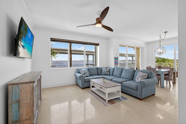 Building Photo - 275 NW Flagler Ave