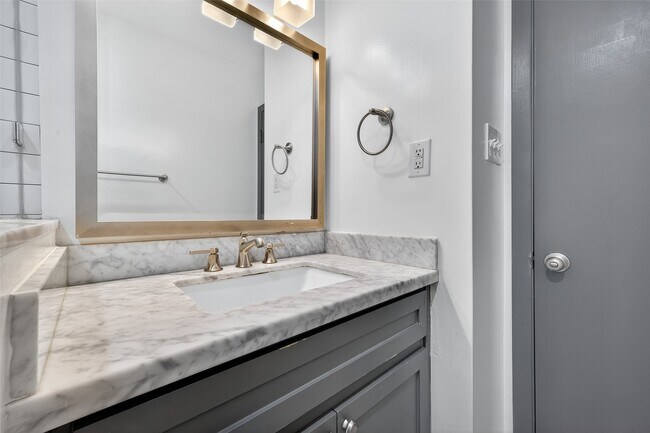 Building Photo - 8931 Gaylord Dr
