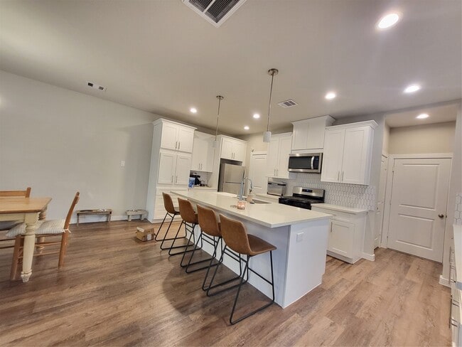 Building Photo - 6615 Ezzard Charles Ln