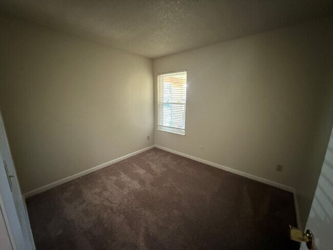 Building Photo - 2766 Applewood Dr