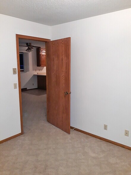 Building Photo - 608 N 4th St