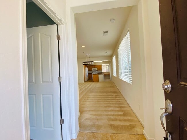 Building Photo - $2,250 International & Chestnut 3 Bed - N....
