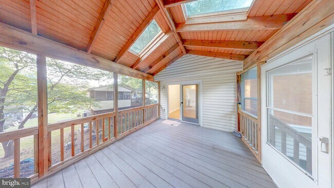 Building Photo - 1216 Downs Dr