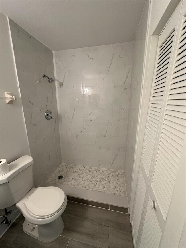 Building Photo - 1846 Abbey Rd