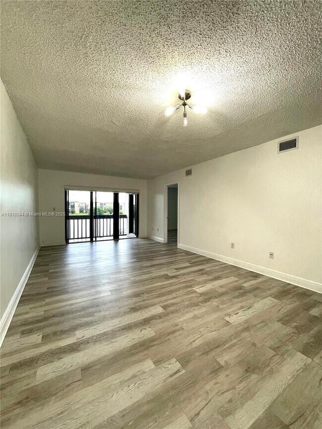 Primary Photo - 8875 Fontainebleau Blvd
