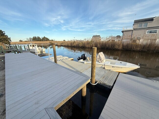 Building Photo - 256 Alley Ave