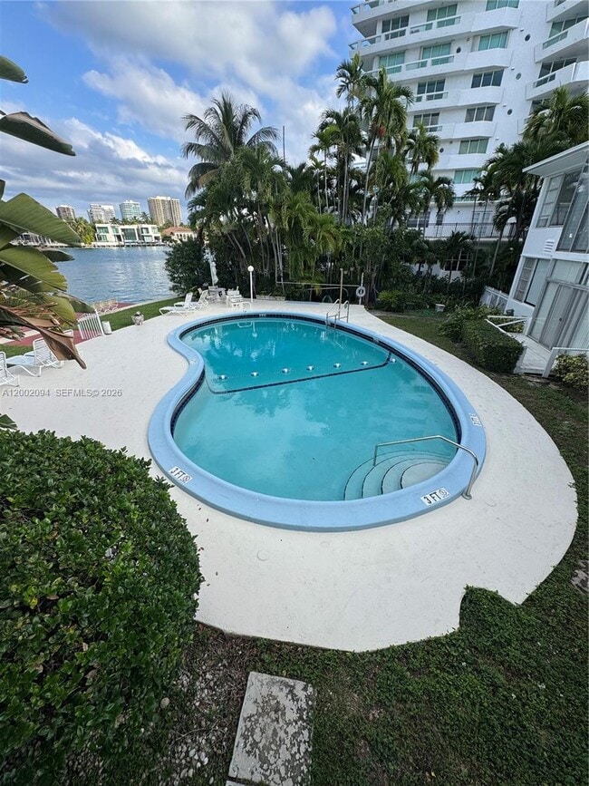 Building Photo - 10281 E Bay Harbor Dr