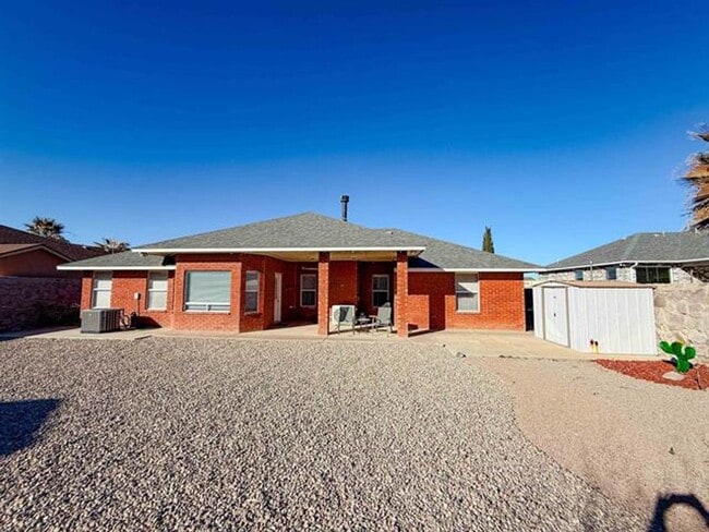 Building Photo - 2409 Saguaro Loop