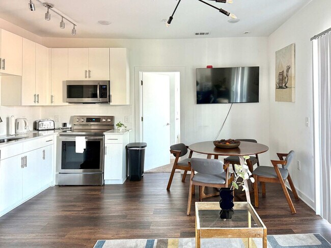 Building Photo - 542 Boulevard NE