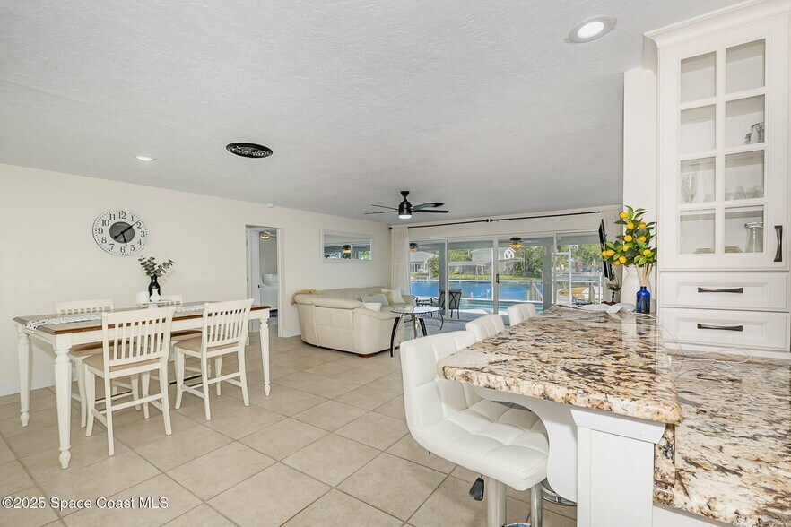 Building Photo - 426 S Neptune Dr