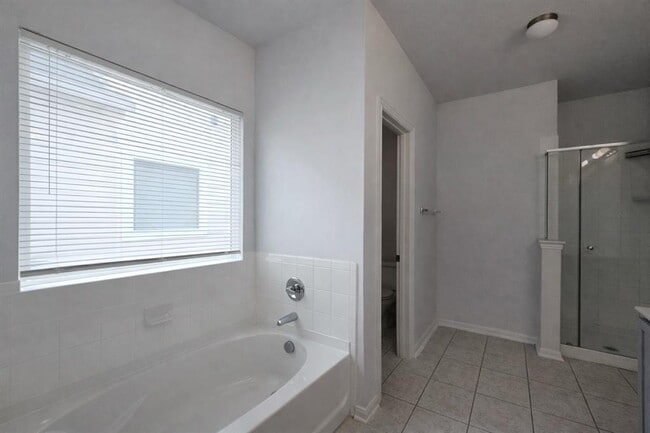 Building Photo - 511 Pulitzer Dr