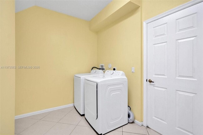 Building Photo - 751 SW 191st Ave