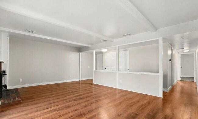 Building Photo - Spacious Centennial Condo