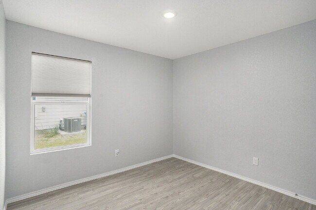 Building Photo - 419 De Herrera