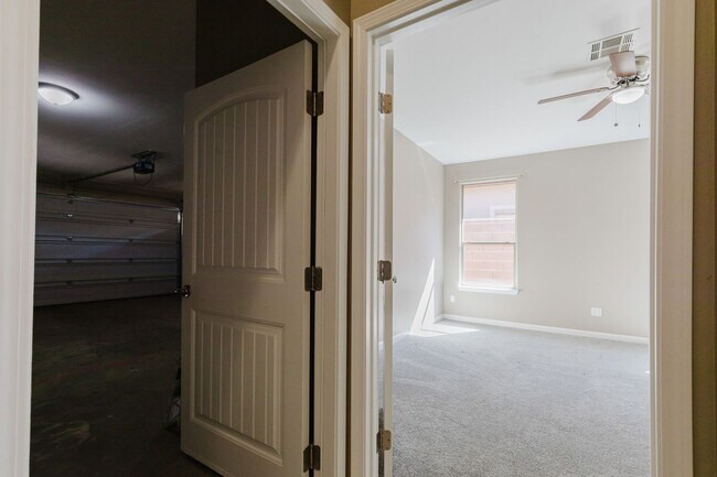 Building Photo - 4060 Wood Loop
