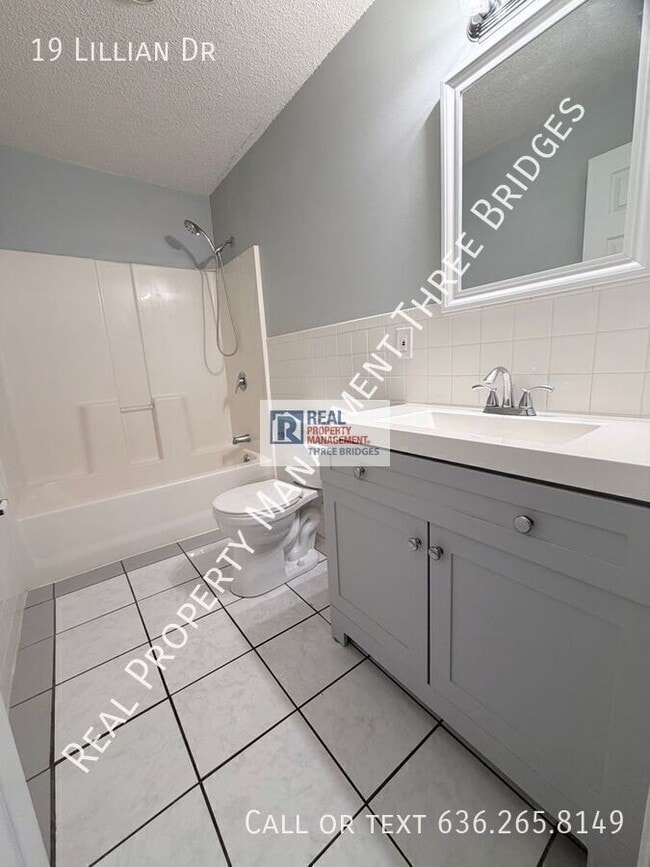 Building Photo - 19 Lillian Dr