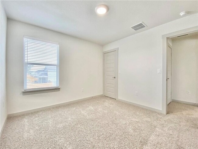 Building Photo - 100 Geminiflora Bend