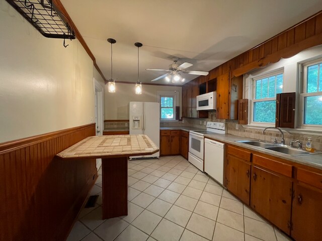 Building Photo - 255 S Sunset Dr