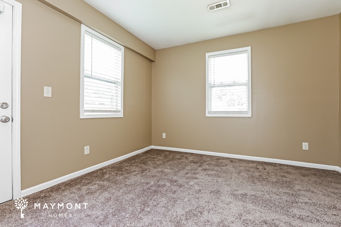 Building Photo - 4590 Ridgeview Dr