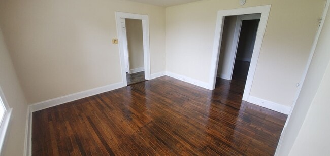 Building Photo - Lovely 2 Bedroom with a Large Yard!