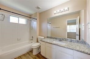 Building Photo - 5349 Pinewood Terrace