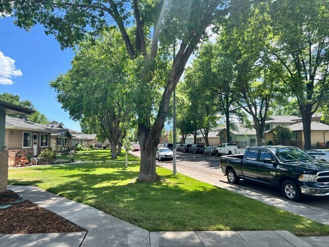 Building Photo - Two Bedroom Townhome near Sparks Marina