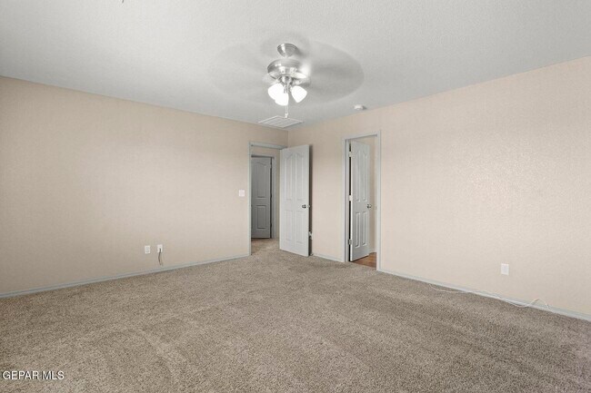 Building Photo - 5028 Silver Ranch Ave