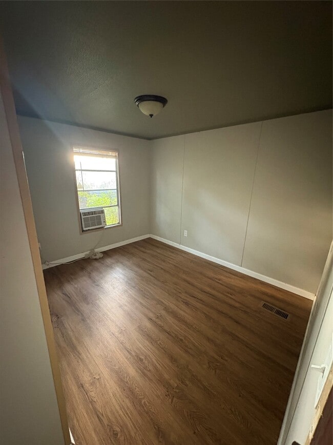 Building Photo - 210 Ridgeside Ct