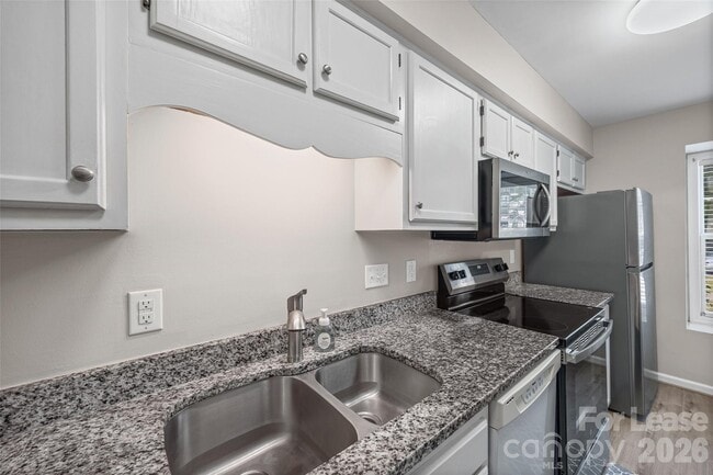 Building Photo - 704 Heritage Pkwy