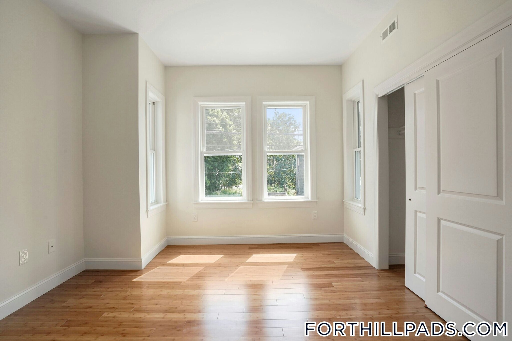 Building Photo - 137 Thornton St