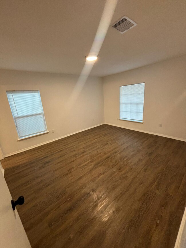 Front Bedroom Windows - 5110 Dumore Dr