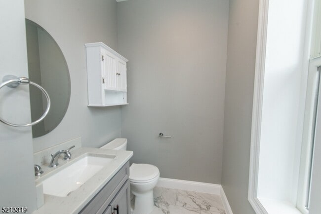 Building Photo - 124 Main St