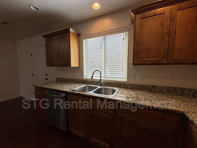 Building Photo - 2801 E 450 N