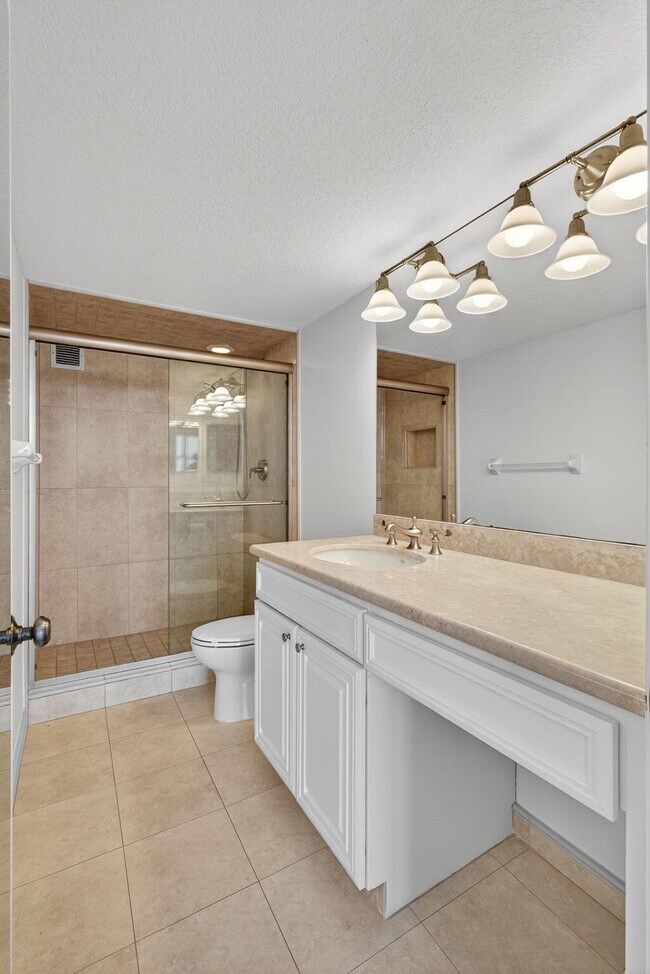 Building Photo - 2600 N Flagler Dr