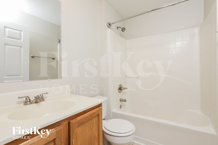 Building Photo - 662 Armadillo Dr