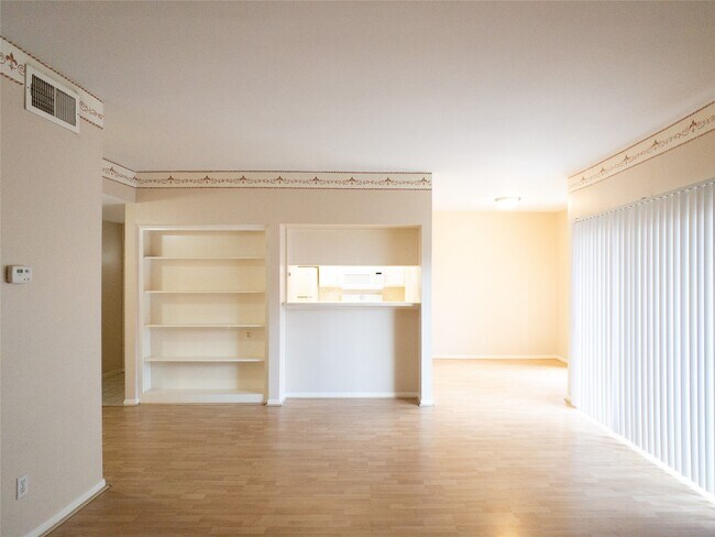 Building Photo - 6500 Harbor Town Dr