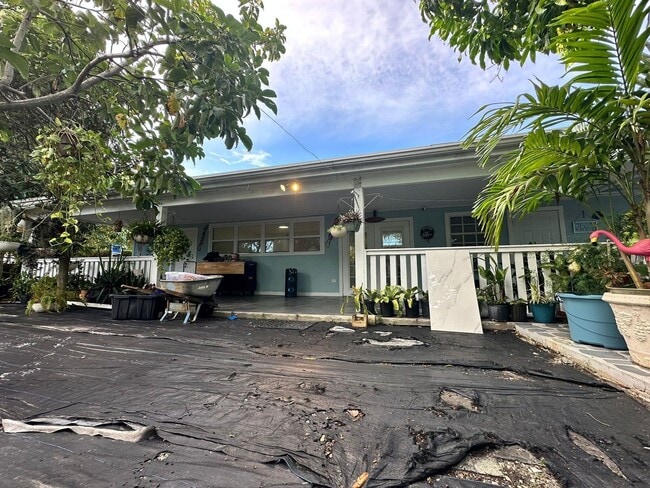 Building Photo - 104 NE 16th Ave