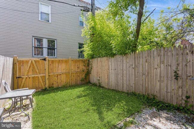 Building Photo - 805 Cator Ave