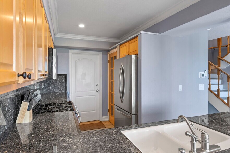 Building Photo - 257 Avenida Adobe