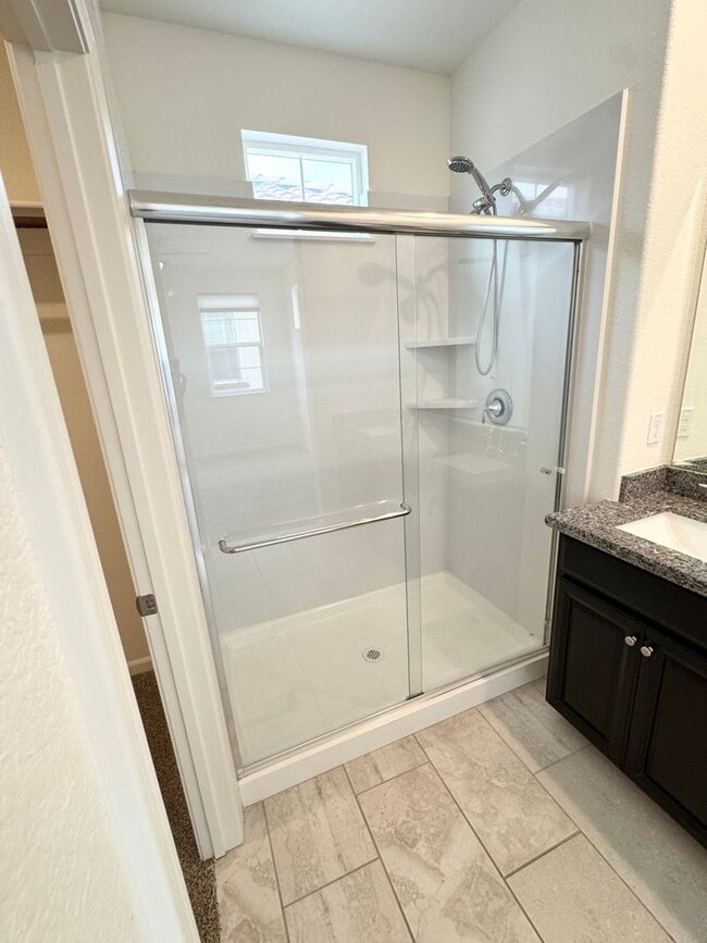 Building Photo - 3 Bed / 2.5 Bath Solar Home with Patio – Roseville – Available Now SEE VIDEO