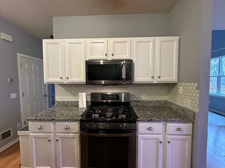 Building Photo - 7791 Everest Ln N