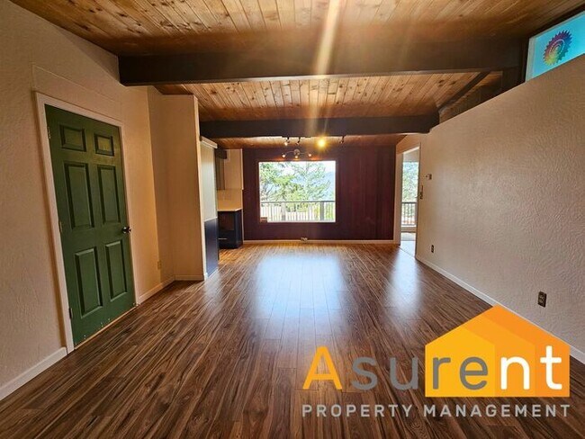 Building Photo - Stunning Home located in the picturesque Ashland