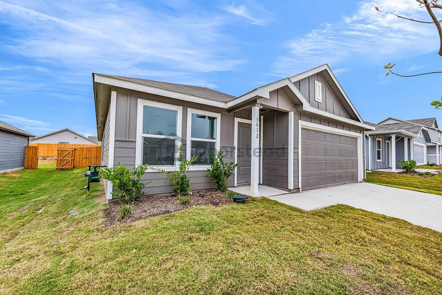 Building Photo - 3012 Yellow Pine Ave