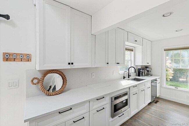Building Photo - 28 Windermere Dr