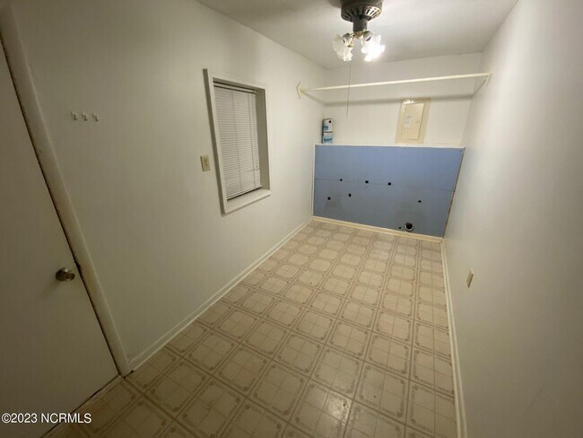 Building Photo - 110 Birch Rd