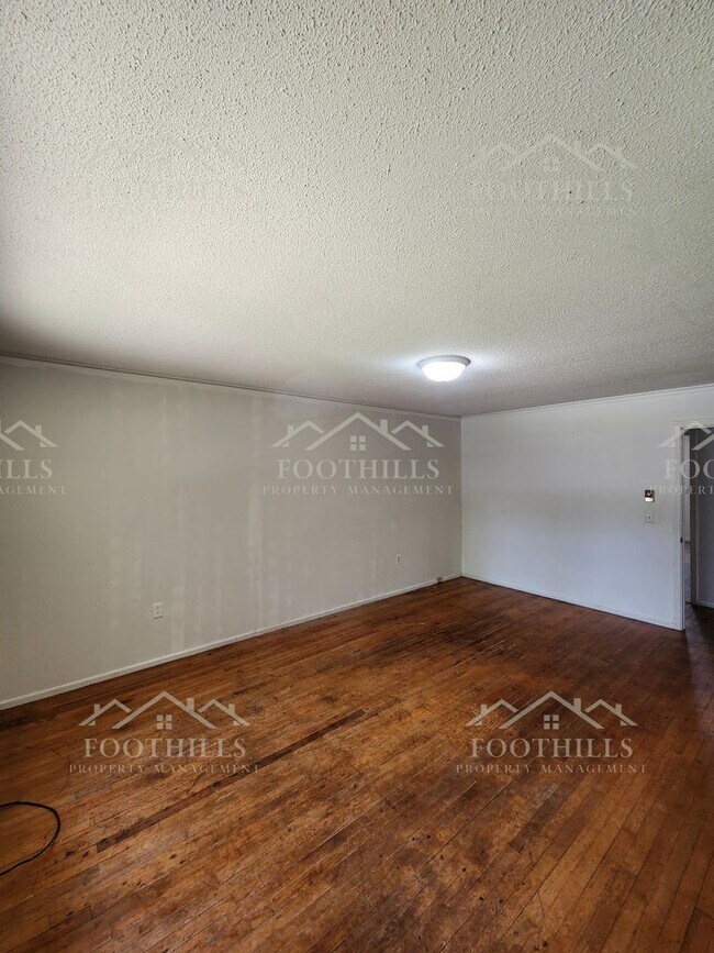 Building Photo - 418 W Fredericks St